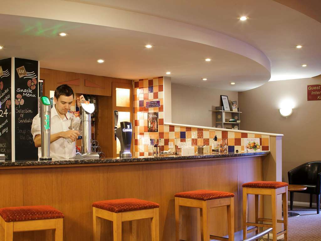 מלון Ibis Cardiff Gate - International Business Park מסעדה תמונה